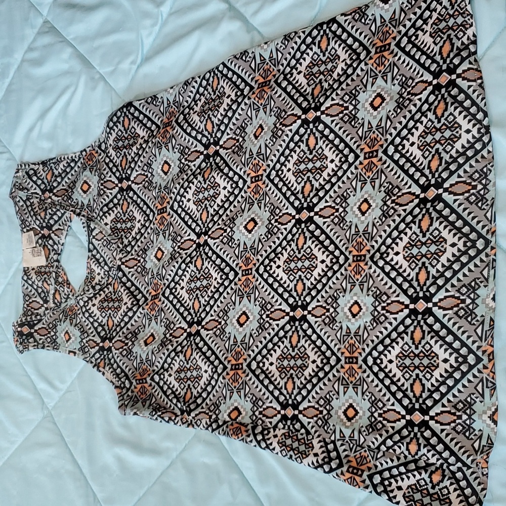 Aztec pattern tank
